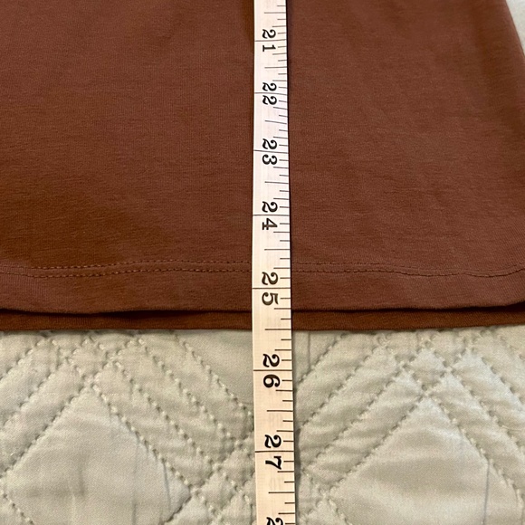 🌼3 for $20!🌼Women’s Brown Fitted Tee, Size Medium - Picture 4 of 5
